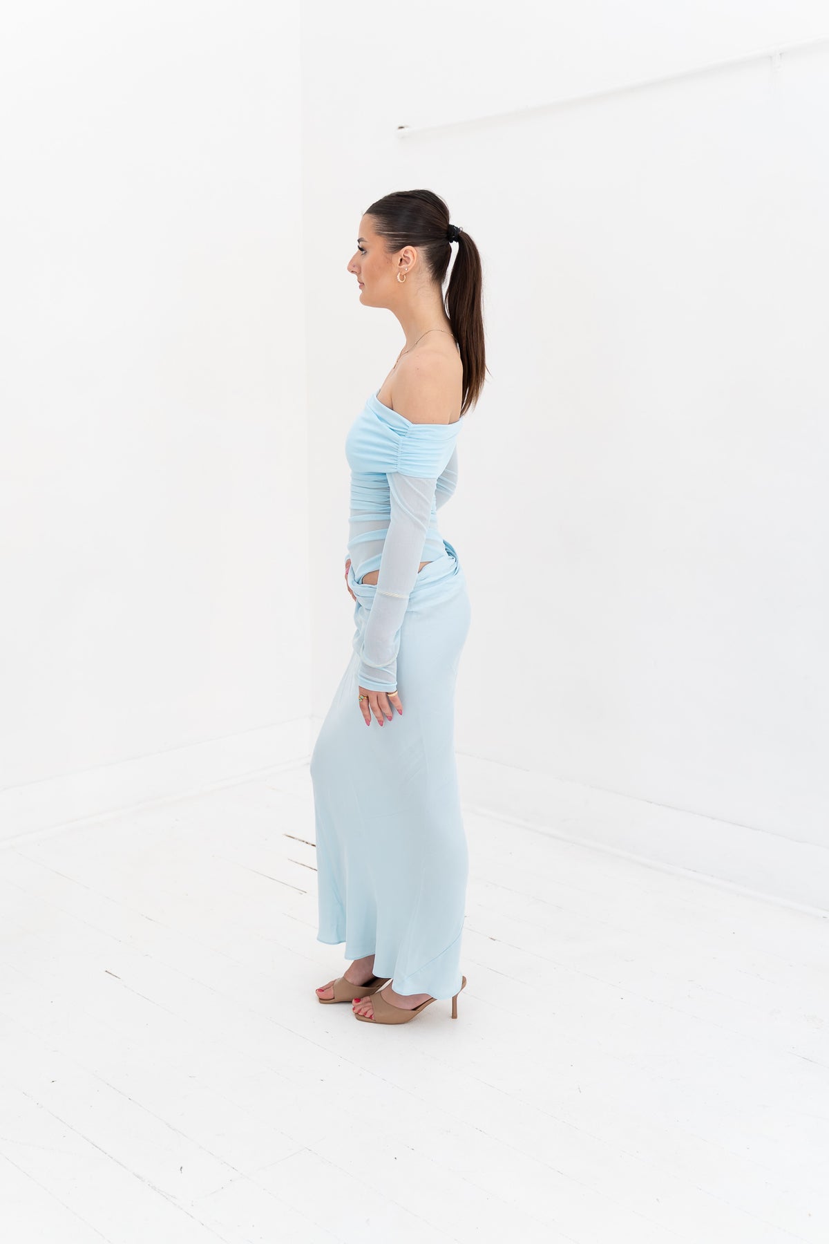 Yasmin Off-Shoulder (Longsleeve)